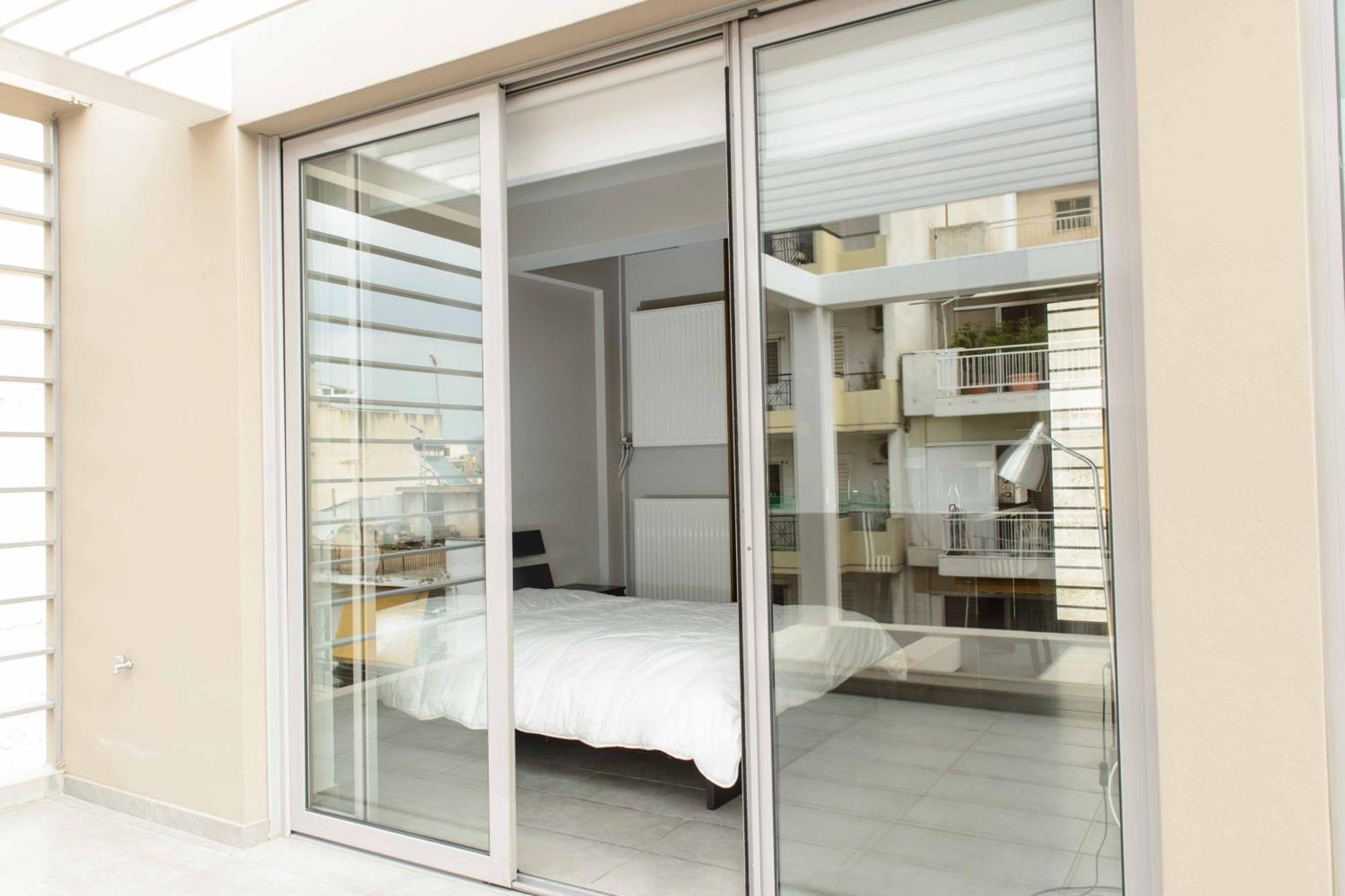 Bright Loft With Terrance - Next To Metro Kerameikos Apartamento Atenas Exterior foto