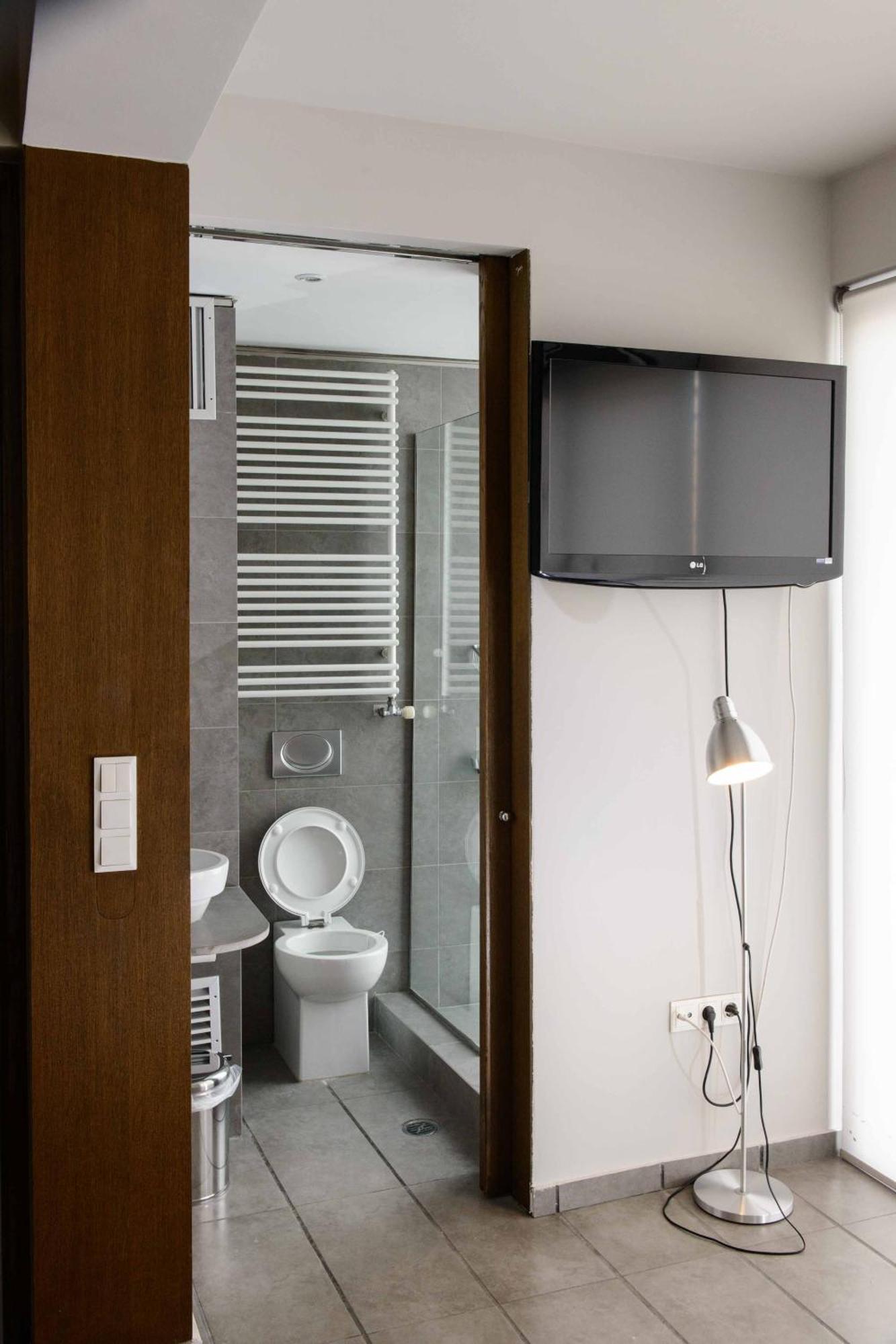 Bright Loft With Terrance - Next To Metro Kerameikos Apartamento Atenas Exterior foto